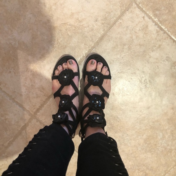 Chanel ankle wrap shoes with pearls and flowers - Picture 5 of 8